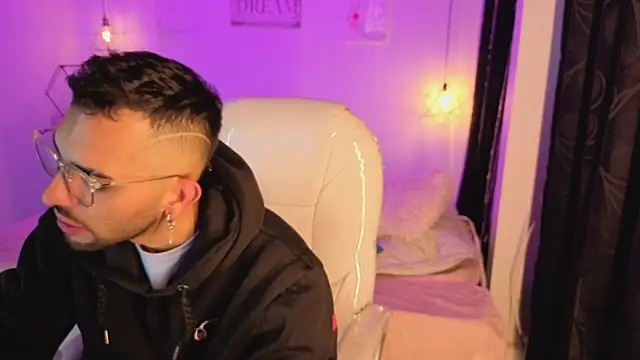 annie and ryan online show from December 20, 2025, 4:37 am