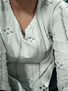 teena-11 online show from May 16, 2026, 11:31 am