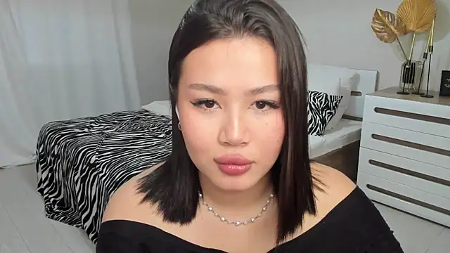 Brunette Charm online show from April 10, 2026, 11:17 am