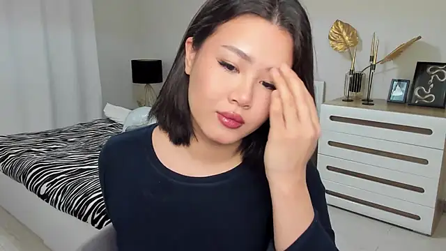 Brunette Charm online show from February 13, 2026, 4:12 am