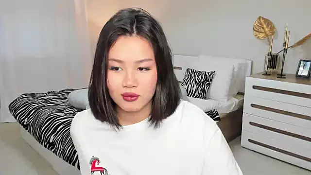 Brunette Charm online show from February 19, 2026, 10:56 am