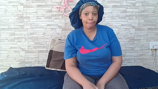 Yellowmellow01 online show from April 14, 2026, 12:54 pm