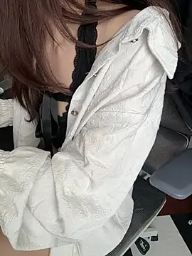 Snapshot of ddbb0000 chatting on April 14, 2026, 7:57 am ddbb0000 online show from April 14, 2026, 7:57 am