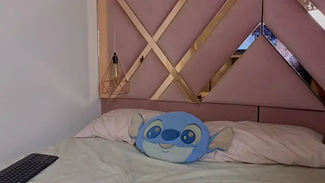 Stephanny Blush online show from April 15, 2026, 6:01 pm