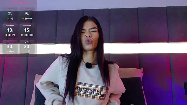 Snapshot of luna_blannco chatting on December 15, 2025, 11:38 am luna blannco online show from December 15, 2025, 11:38 am