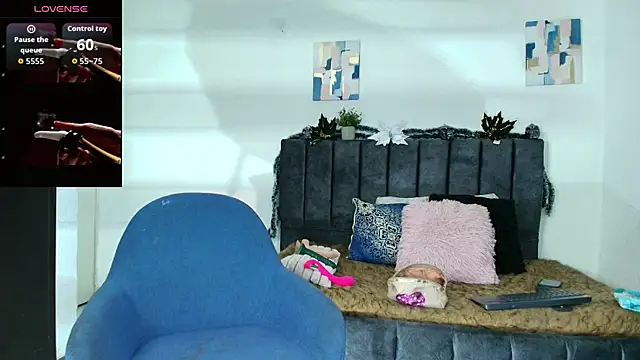 Laura hotmilf online show from December 16, 2025, 12:20 pm