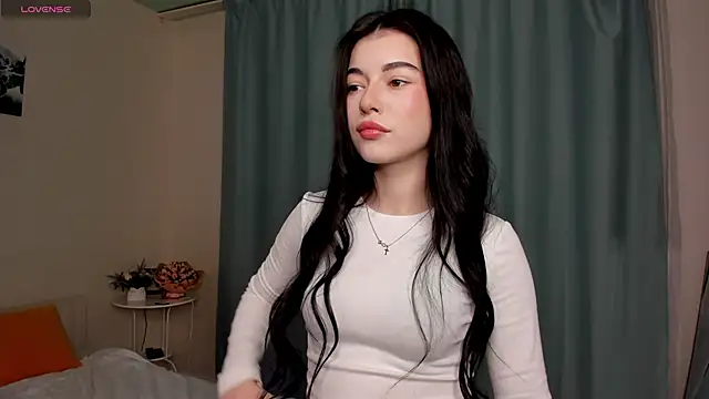 LisaColee online show from April 4, 2026, 7:42 pm