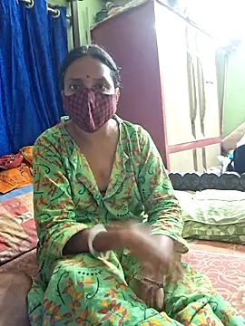 Snapshot of Mr-Mrs-couple chatting on December 14, 2025, 6:35 pm Mr-Mrs-couple online show from December 14, 2025, 6:35 pm