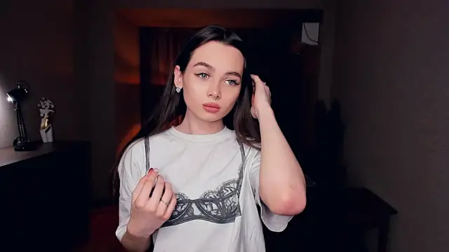 Snapshot of YvonneRobes chatting on January 8, 2026, 7:53 pm YvonneRobes online show from January 8, 2026, 7:53 pm