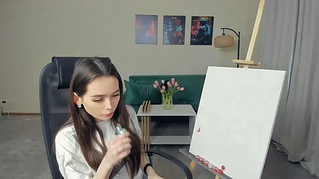 YvonneRobes online show from December 14, 2025, 12:11 pm