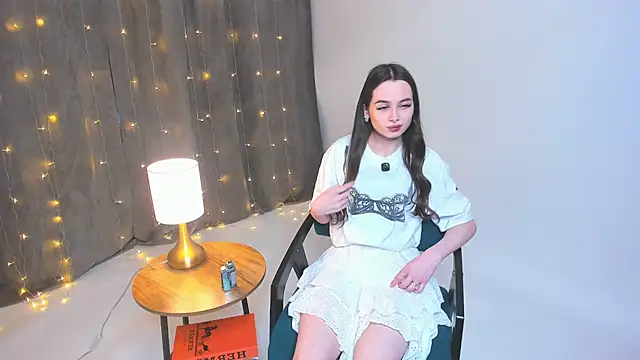 Snapshot of YvonneRobes chatting on December 20, 2025, 11:57 am YvonneRobes online show from December 20, 2025, 11:57 am