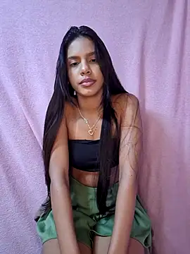 Snapshot of meenina_veneno chatting on December 16, 2025, 4:17 am meenina veneno online show from December 16, 2025, 4:17 am