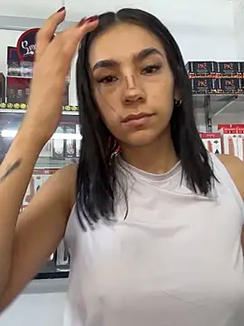 lunaluxury22 online show from April 14, 2026, 12:54 pm