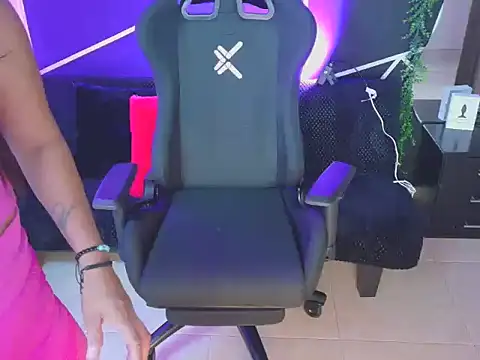 Snapshot of VALERIADANIELS chatting on December 15, 2025, 8:47 pm VALERIADANIELS online show from December 15, 2025, 8:47 pm