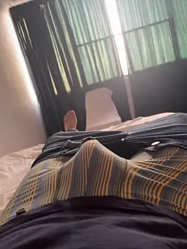 Snapshot of Rogerdn chatting on December 14, 2025, 10:04 pm Rogerdn online show from December 14, 2025, 10:04 pm