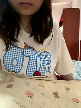 mumulinglin online show from December 21, 2025, 4:03 am