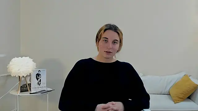 Snapshot of VeniceMostrom chatting on December 16, 2025, 1:15 pm VeniceMostrom online show from December 16, 2025, 1:15 pm