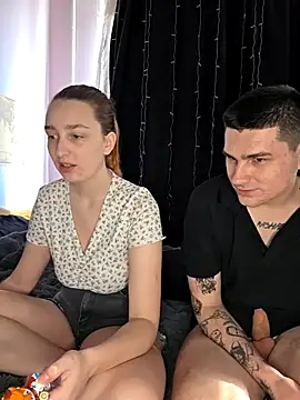 FoxyToxy online show from December 15, 2025, 2:39 am