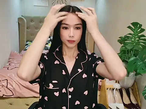 Snapshot of Nirafox chatting on August 7, 2026, 9:59 am Nirafox online show from August 7, 2026, 9:59 am