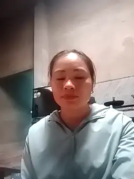 honey-kis online show from December 15, 2025, 5:02 am