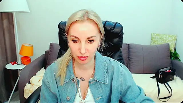 Snapshot of Hanna--Sweet chatting on April 30, 2026, 11:06 am Hanna--Sweet online show from April 30, 2026, 11:06 am