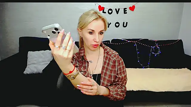 Snapshot of Hanna--Sweet chatting on May 7, 2026, 3:04 pm Hanna--Sweet online show from May 7, 2026, 3:04 pm