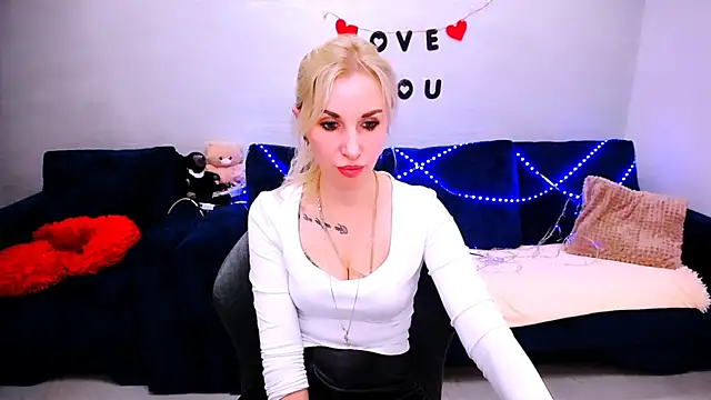 Snapshot of Hanna--Sweet chatting on April 24, 2026, 11:56 am Hanna--Sweet online show from April 24, 2026, 11:56 am