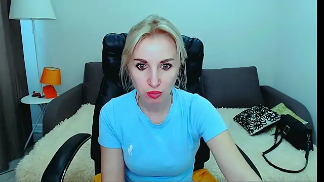 Snapshot of Hanna--Sweet chatting on May 6, 2026, 10:30 am Hanna--Sweet online show from May 6, 2026, 10:30 am