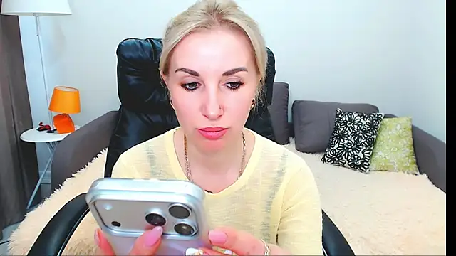 Snapshot of Hanna--Sweet chatting on May 8, 2026, 12:20 pm Hanna--Sweet online show from May 8, 2026, 12:20 pm
