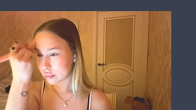 Snapshot of LashandraGiacomelli chatting on December 14, 2025, 4:34 pm LashandraGiacomelli online show from December 14, 2025, 4:34 pm