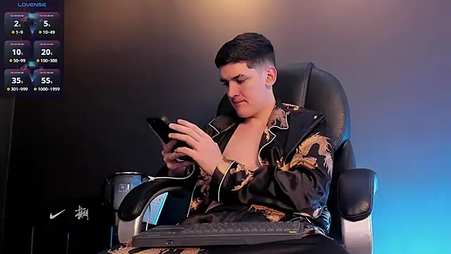 Snapshot of Valentino_ceratti chatting on December 14, 2025, 1:12 am Valentino ceratti online show from December 14, 2025, 1:12 am