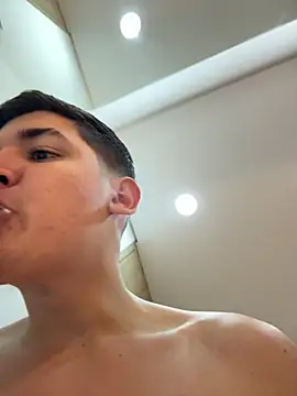 Snapshot of Valentino_ceratti chatting on December 15, 2025, 12:05 am Valentino ceratti online show from December 15, 2025, 12:05 am