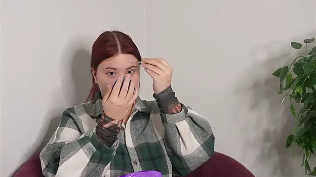 Snapshot of CoralWulf chatting on December 16, 2025, 8:51 am CoralWulf online show from December 16, 2025, 8:51 am