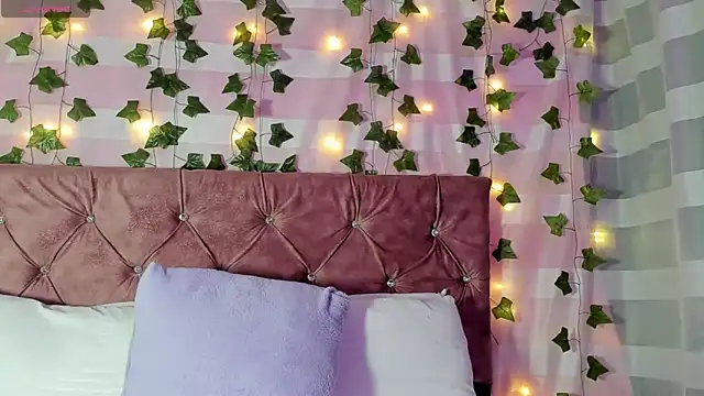 Ayla-marttinez online show from March 31, 2026, 1:40 am