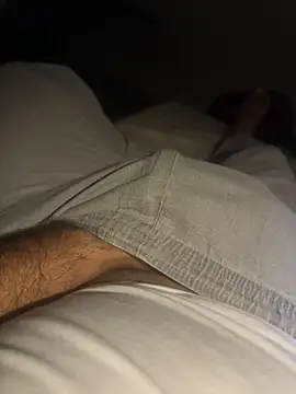 Night outcam online show from April 5, 2026, 8:48 pm