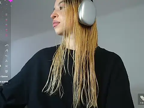 Snapshot of alina_lee chatting on December 14, 2025, 8:58 pm alina lee online show from December 14, 2025, 8:58 pm