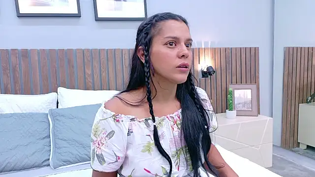 Mia Bellefort online show from March 4, 2026, 7:54 pm