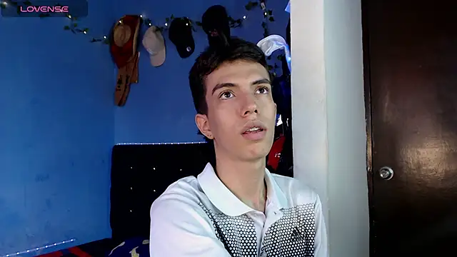 Juan Gomezz26 online show from May 26, 2026, 10:08 pm
