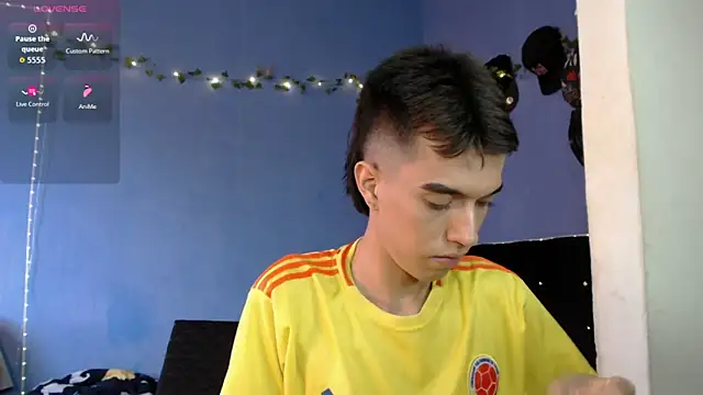 Juan Gomezz26 online show from May 31, 2026, 9:26 pm