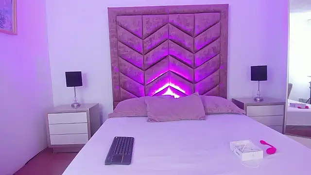 Scarlett  Noir online show from March 17, 2026, 8:12 pm