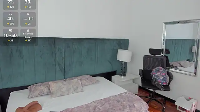 Scarlett  Noir online show from April 8, 2026, 8:21 pm