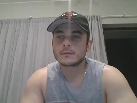 Snapshot of Marcelopret chatting on December 15, 2025, 9:53 pm Marcelopret online show from December 15, 2025, 9:53 pm