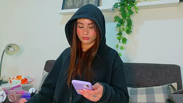 Miia Anderson online show from April 6, 2026, 1:12 pm