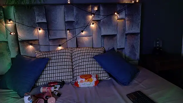 Miia Anderson online show from February 20, 2026, 11:34 am