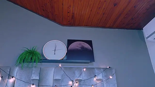 Miia Anderson online show from March 7, 2026, 12:10 pm