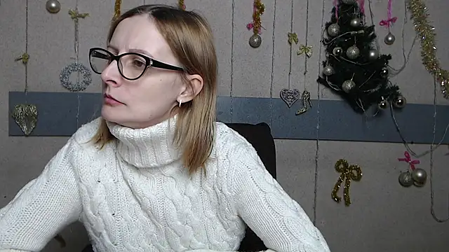 AliceMillss online show from December 17, 2025, 2:11 pm