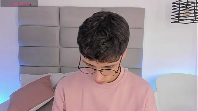 JoshClaarktt online show from April 5, 2026, 4:08 am