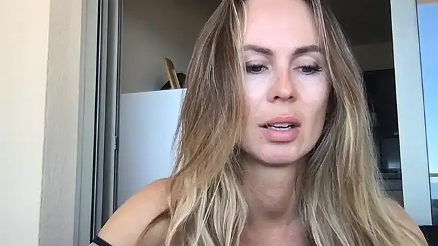 LeMilf online show from May 20, 2026, 10:23 am
