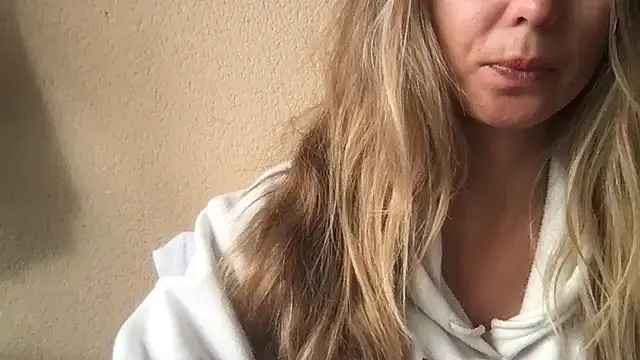 LeMilf online show from March 12, 2026, 9:35 am