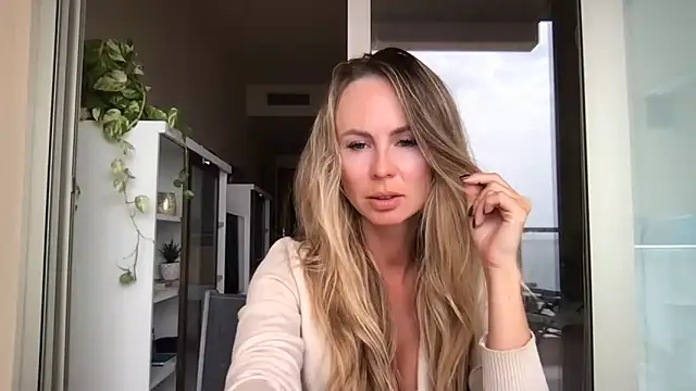 LeMilf online show from April 7, 2026, 11:45 am